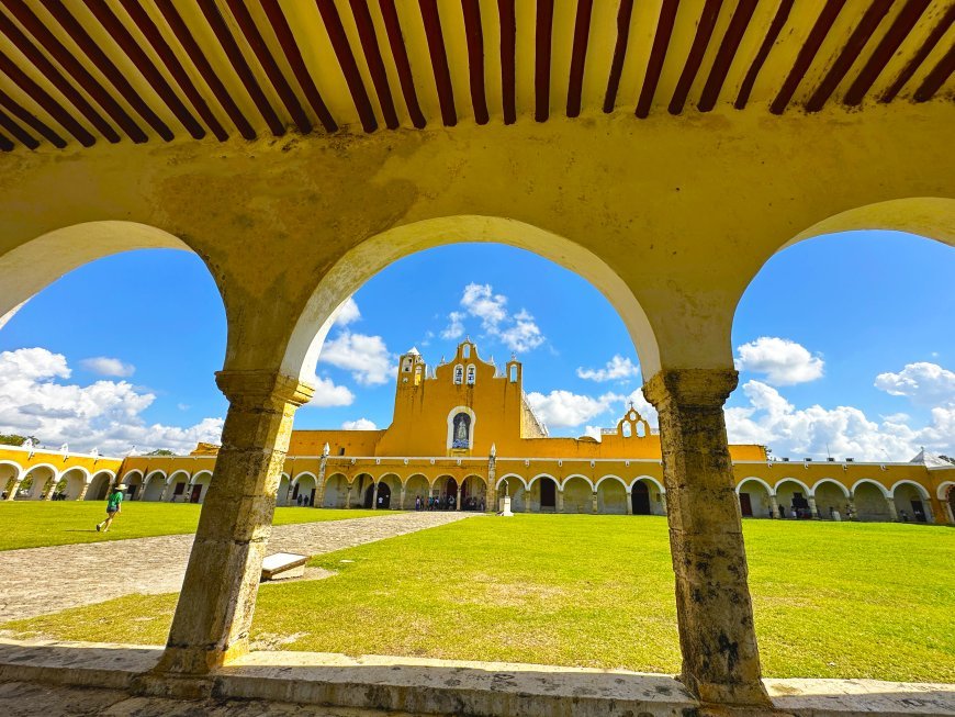 Izamal, Yucatán: la Ciudad de los Cerros y el Encanto Amarillo