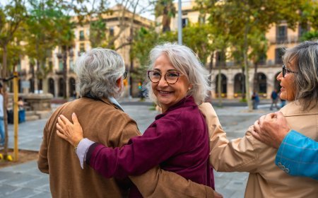 Ciudades amigables con las personas mayores: destinos que cuidan, incluyen y conectan